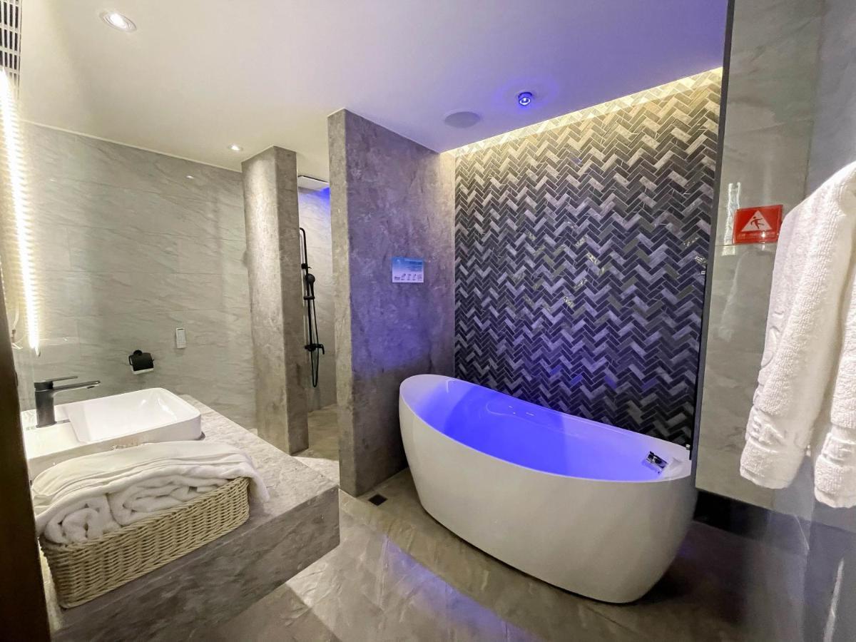 Fifth Avenue Motel Taichung Exterior foto